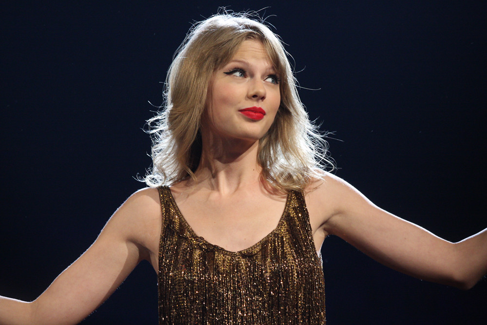 Taylor Swift has dropped surprise iso album!